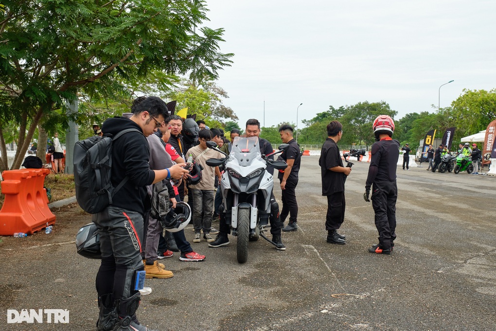 Người chơi mô-tô tại Hà Nội có thêm sân chơi an toàn, văn minh - 2 Người chơi mô-tô tại Hà Nội có thêm sân chơi an toàn, văn minh - 2