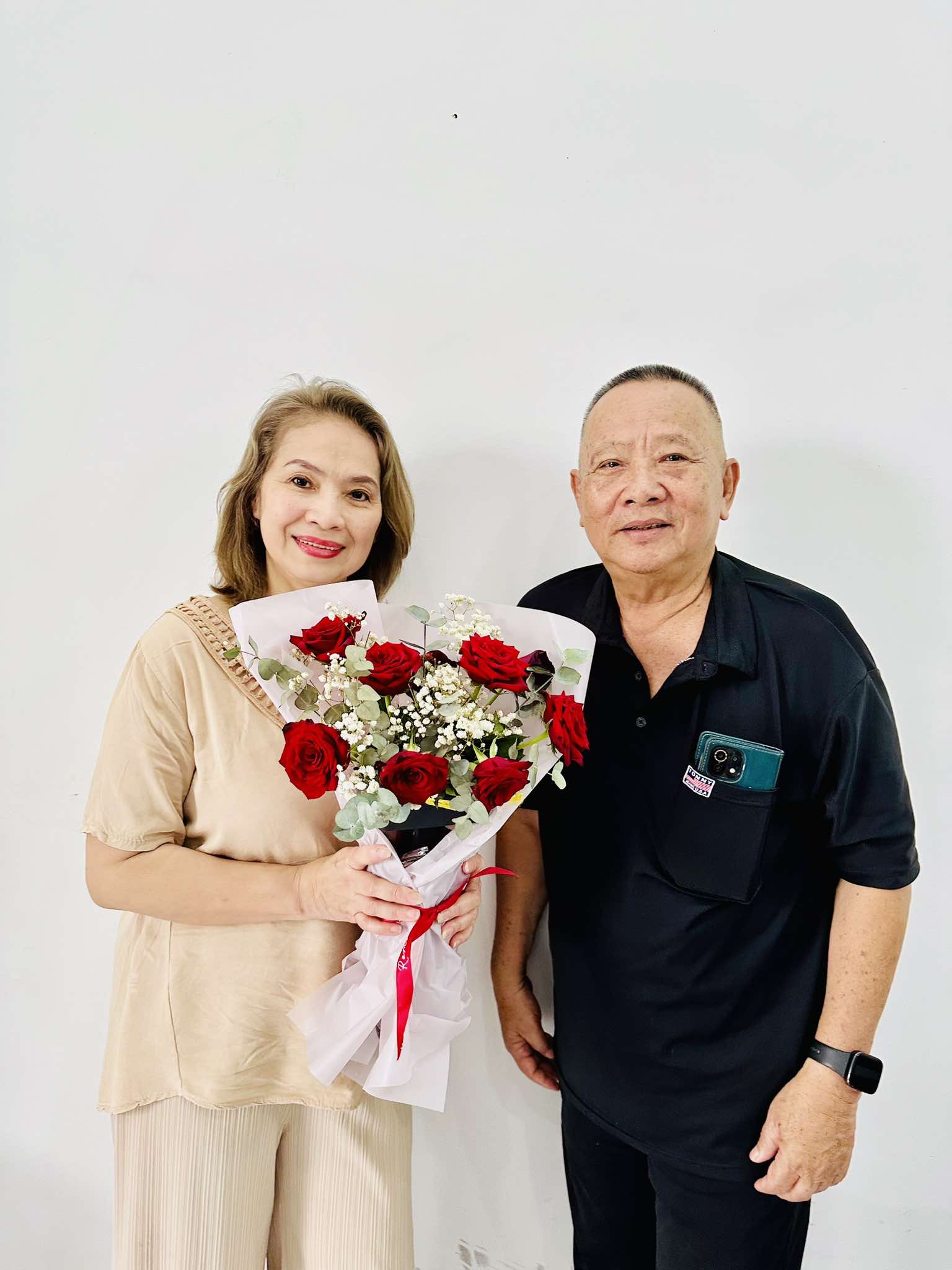 Con gái tác giả Hoa Phượng khóc khi biết cha sẽ có tuyển tập được in- Ảnh 2. Con gái tác giả Hoa Phượng khóc khi biết cha sẽ có tuyển tập được in- Ảnh 2.