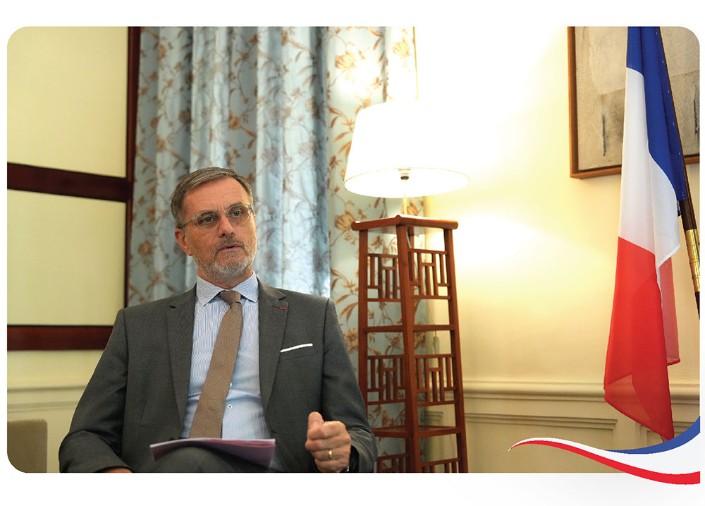 Đại sứ Pháp tại Việt Nam Olivier Brochet.