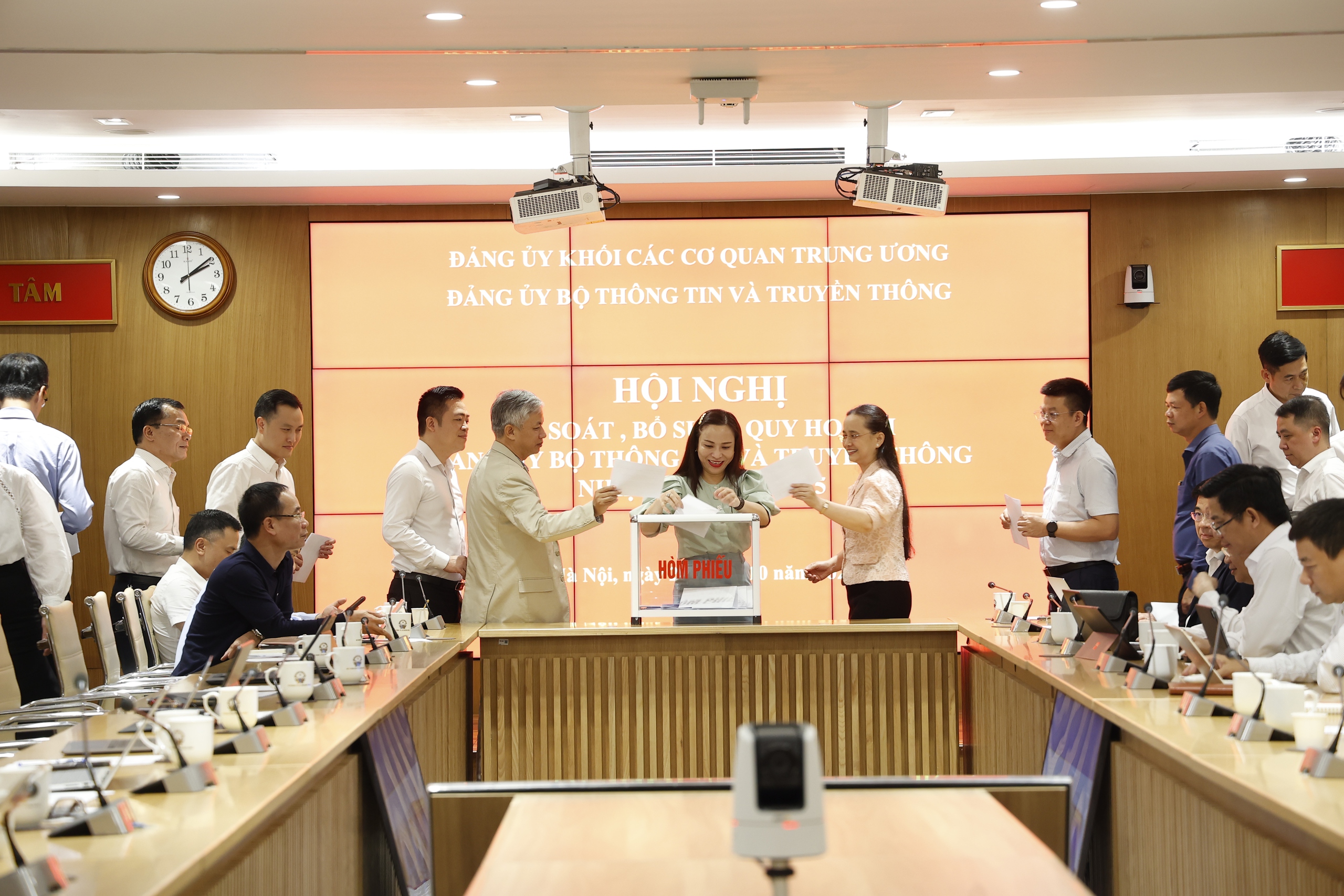 Đảng ủy Bộ Thông tin và Truyền thông sơ kết công tác 9 tháng đầu năm 2024- Ảnh 8. Đảng ủy Bộ Thông tin và Truyền thông sơ kết công tác 9 tháng đầu năm 2024- Ảnh 8.