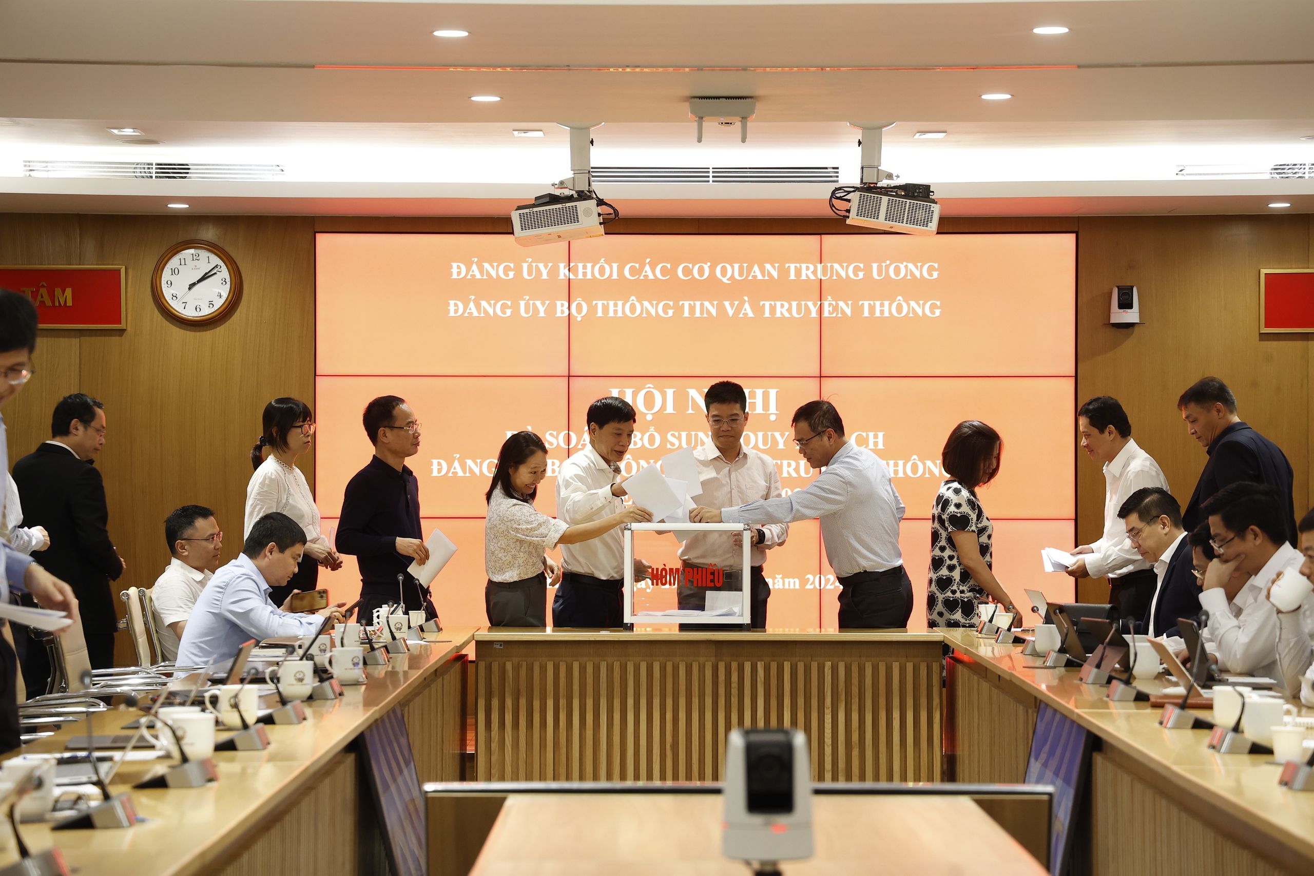Đảng ủy Bộ Thông tin và Truyền thông sơ kết công tác 9 tháng đầu năm 2024- Ảnh 9. Đảng ủy Bộ Thông tin và Truyền thông sơ kết công tác 9 tháng đầu năm 2024- Ảnh 9.