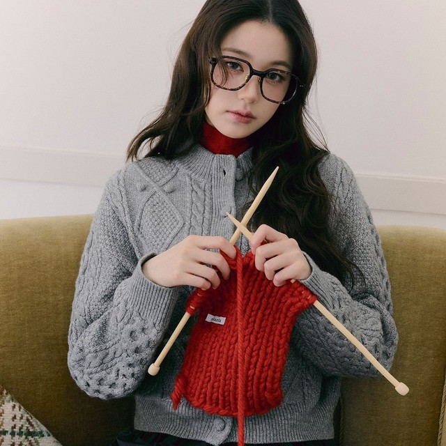 Fan mê mệt với kiểu áo len mùa lạnh của Jang Won Young- Ảnh 4. Fan mê mệt với kiểu áo len mùa lạnh của Jang Won Young- Ảnh 4.