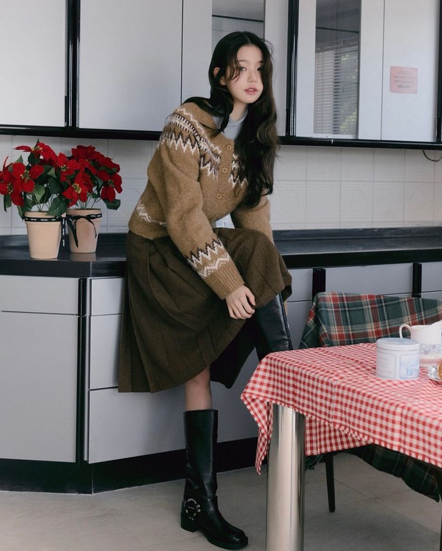 Fan mê mệt với kiểu áo len mùa lạnh của Jang Won Young- Ảnh 9. Fan mê mệt với kiểu áo len mùa lạnh của Jang Won Young- Ảnh 9.