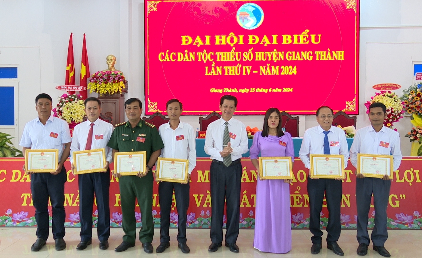 Nhiều tập thề và cá nhân được khen thưởng nhân dịp Đại hội Các DTTS huyện Giang Thành lần thứ IV, năm 2024 Nhiều tập thề và cá nhân được khen thưởng nhân dịp Đại hội Các DTTS huyện Giang Thành lần thứ IV, năm 2024