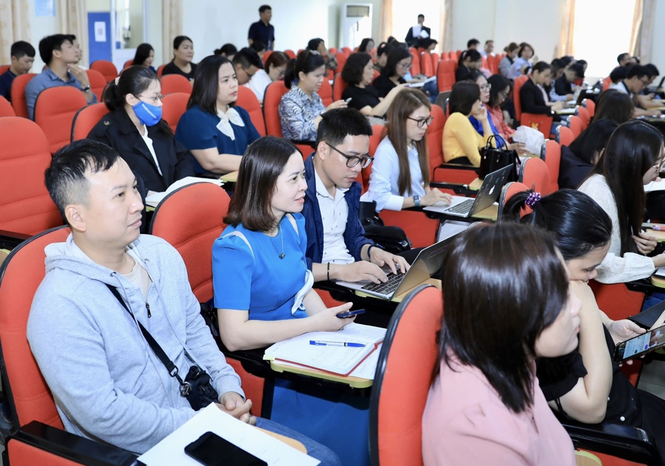 Các cán bộ, phóng viên, biên tập thuộc khối báo chí - xuất bản TP Hà Nội tham dự Lớp tập huấn.