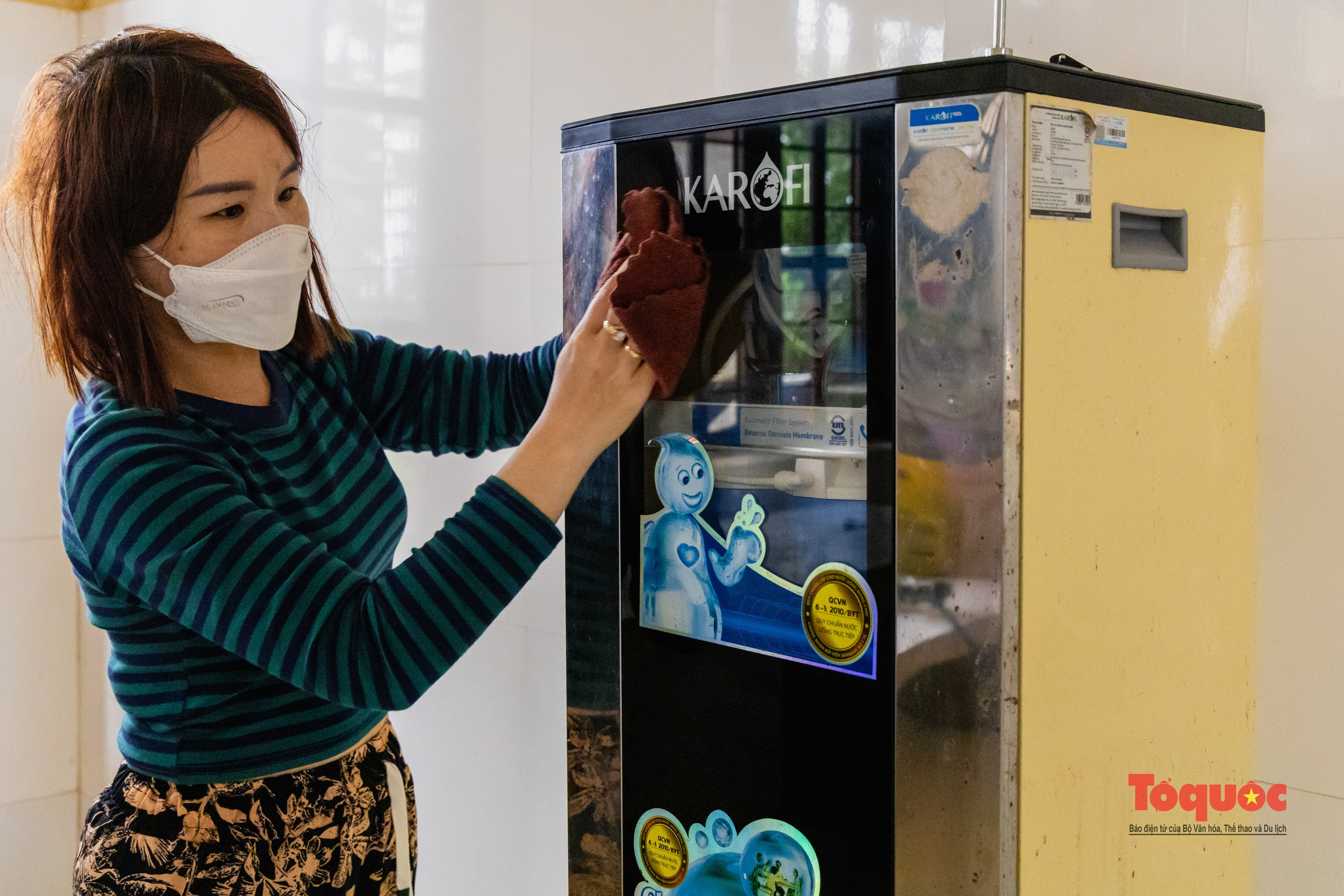 Quảng Bình: Trường học tổng lực dọn vệ sinh sau lũ - Ảnh 15. Quảng Bình: Trường học tổng lực dọn vệ sinh sau lũ - Ảnh 15.