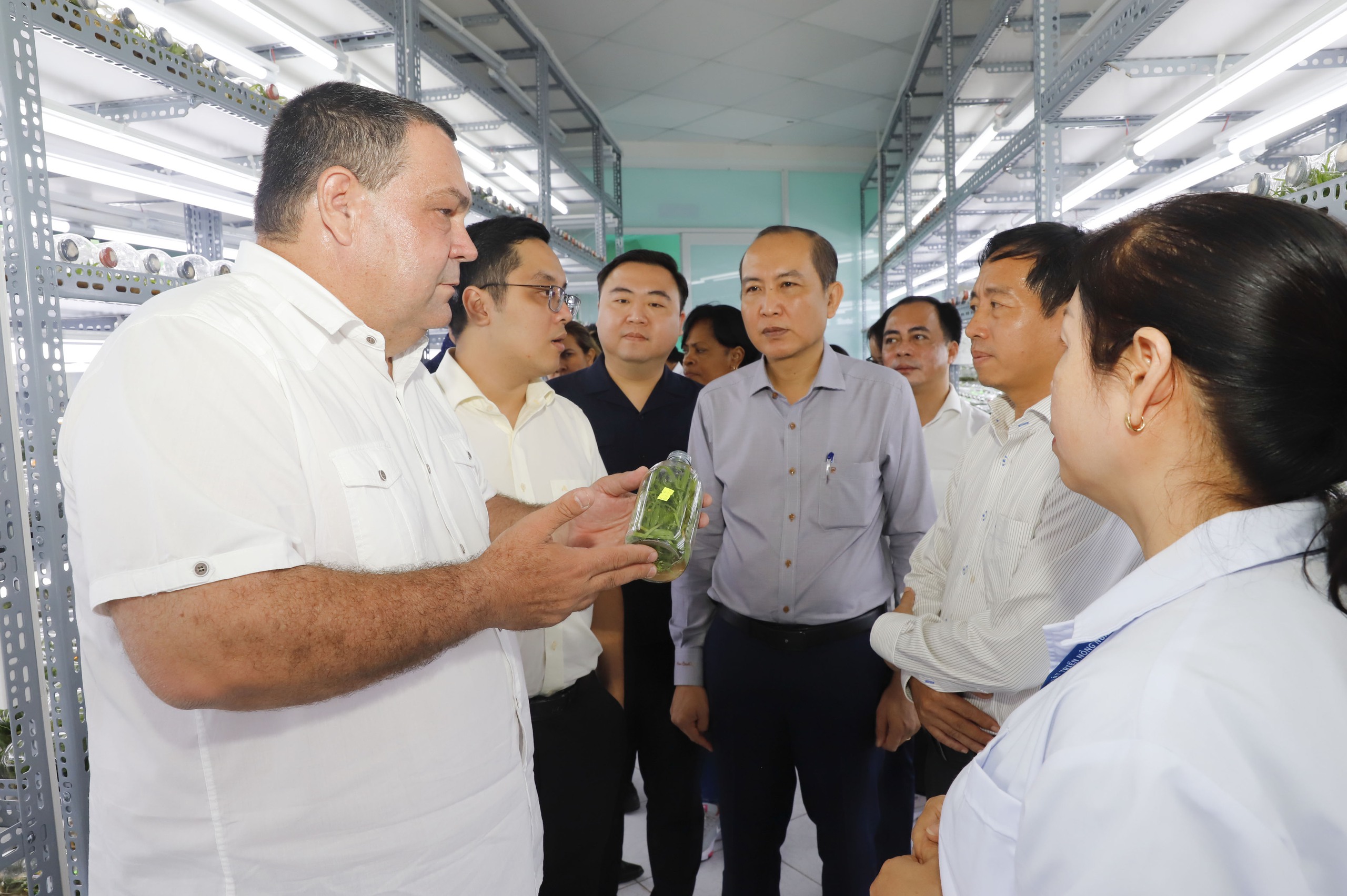 Hội Tiểu nông Cuba tham quan khu nông nghiệp công nghệ cao TPHCM- Ảnh 2. Hội Tiểu nông Cuba tham quan khu nông nghiệp công nghệ cao TPHCM- Ảnh 2.