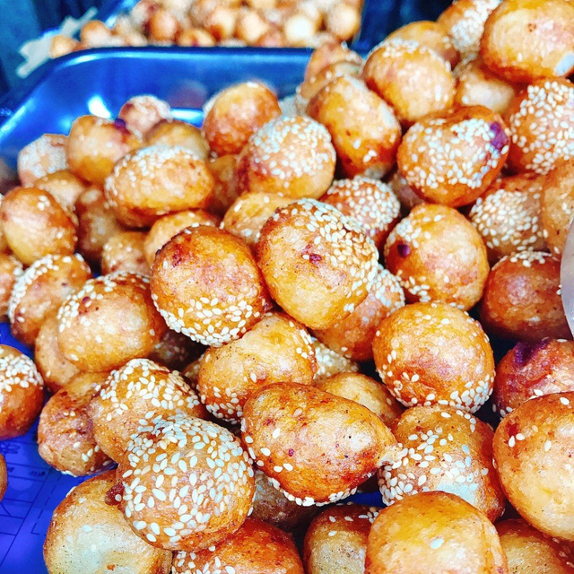 5 món ăn vặt tại Hà Nội khiến du khách ‘ghiền’ ngay từ lần đầu thưởng thức- Ảnh 1. 5 món ăn vặt tại Hà Nội khiến du khách ‘ghiền’ ngay từ lần đầu thưởng thức- Ảnh 1.