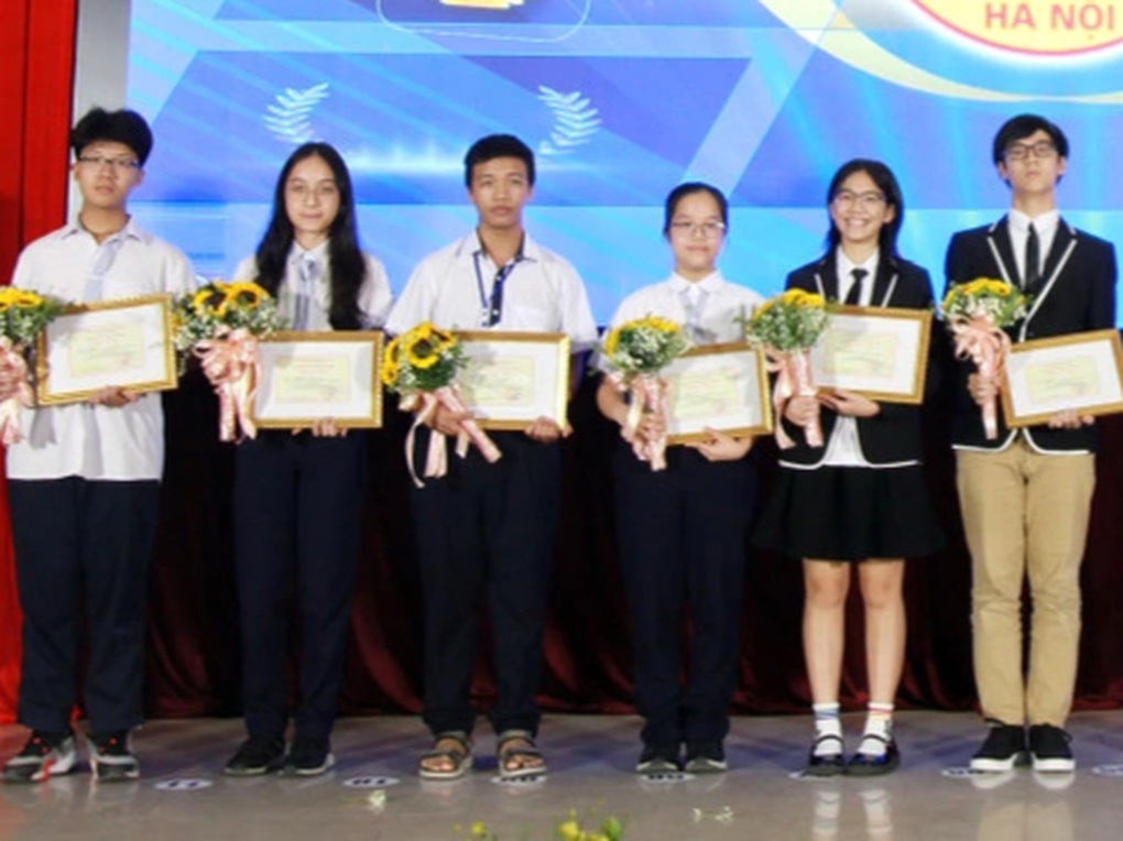 6 thành viên đội tuyển Olympic Khoa học trẻ quốc tế là học sinh trường nào? - 2 6 thành viên đội tuyển Olympic Khoa học trẻ quốc tế là học sinh trường nào? - 2