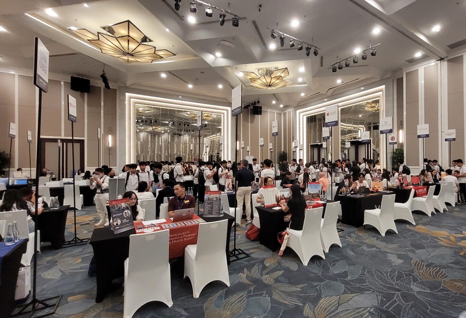 Triển lãm Giáo dục Mỹ EducationUSA 2024 quy tụ đại diện của 60 trường đại học và cao đẳng uy tín trên khắp nước Mỹ. Ảnh: Việt Anh
