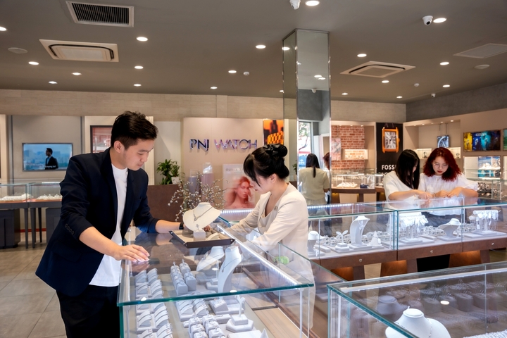 PNJ có doanh thu lớn sau 9 tháng kinh doanh. (Ảnh: Đại Việt)