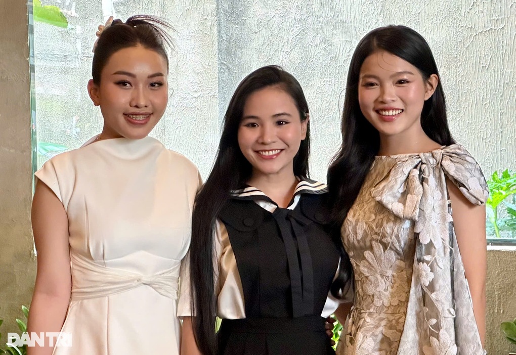 Ba người con nuôi của Phi Nhung mời Hoài Linh tham gia liveshow đặc biệt - 1 Ba người con nuôi của Phi Nhung mời Hoài Linh tham gia liveshow đặc biệt - 1