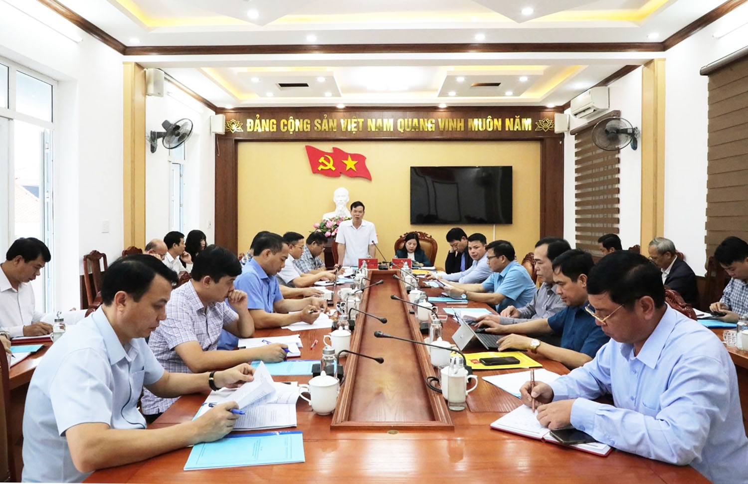 Toàn cảnh buổi khảo sát tại huyện Mường Lát Toàn cảnh buổi khảo sát tại huyện Mường Lát
