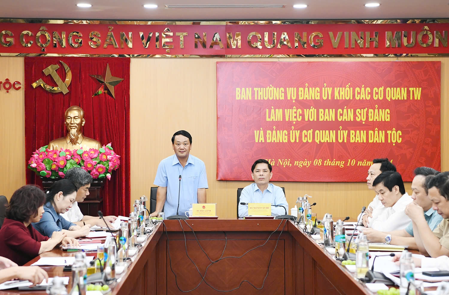 Đồng chí Hầu A Lềnh, Ủy viên BCH Trung ương Đảng, Bí thư Ban Cán sự Đảng, Bộ trưởng, Chủ nhiệm UBDT phát biểu tại buổi làm việc Đồng chí Hầu A Lềnh, Ủy viên BCH Trung ương Đảng, Bí thư Ban Cán sự Đảng, Bộ trưởng, Chủ nhiệm UBDT phát biểu tại buổi làm việc