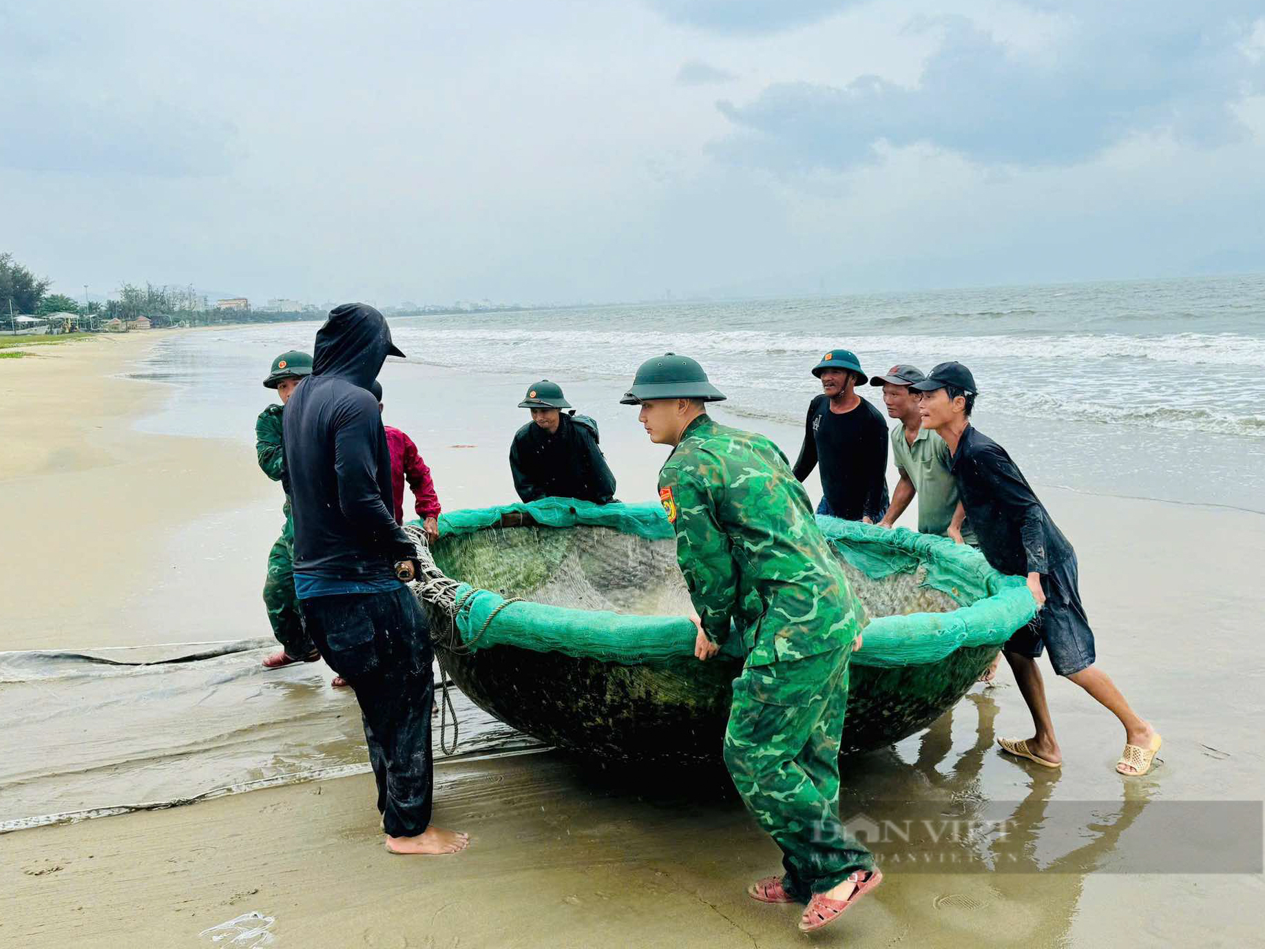 Bão số 6 - bão Trà Mi: Đà Nẵng yêu cầu di dời dân trước 22h - Ảnh 1. Bão số 6 - bão Trà Mi: Đà Nẵng yêu cầu di dời dân trước 22h - Ảnh 1.