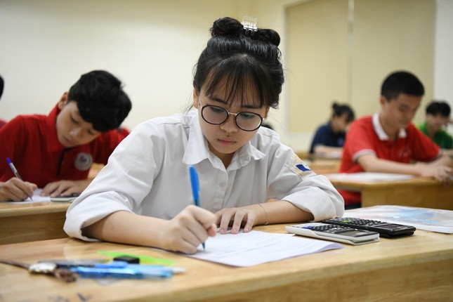 Bộ Giáo dục lấy ý kiến bốc thăm môn thi thứ ba vào lớp 10 ảnh 1