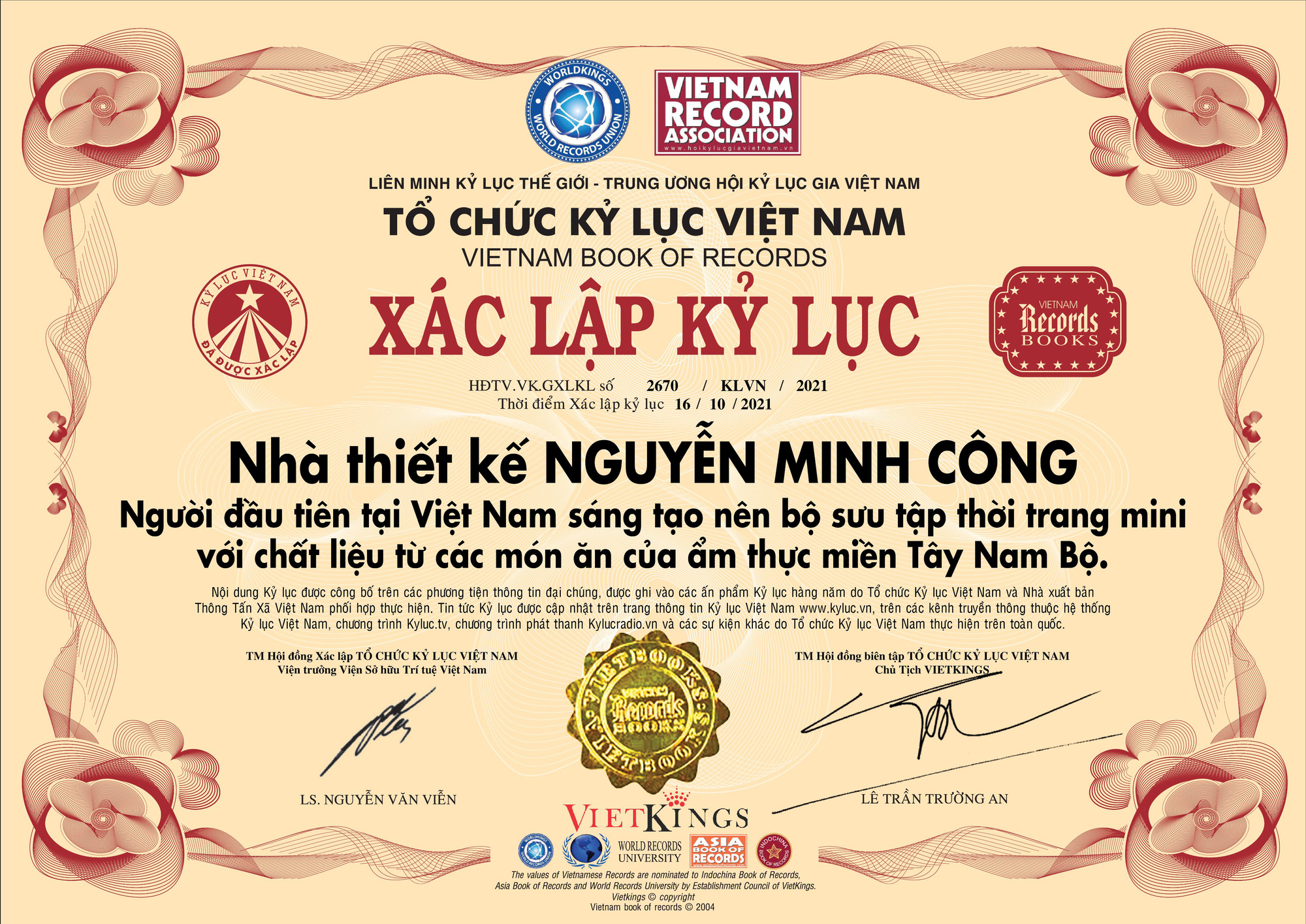 Bộ sưu tập thời trang làm từ món bánh miền Tây nhận kỷ lục Việt Nam - Ảnh 1. Bộ sưu tập thời trang làm từ món bánh miền Tây nhận kỷ lục Việt Nam - Ảnh 1.
