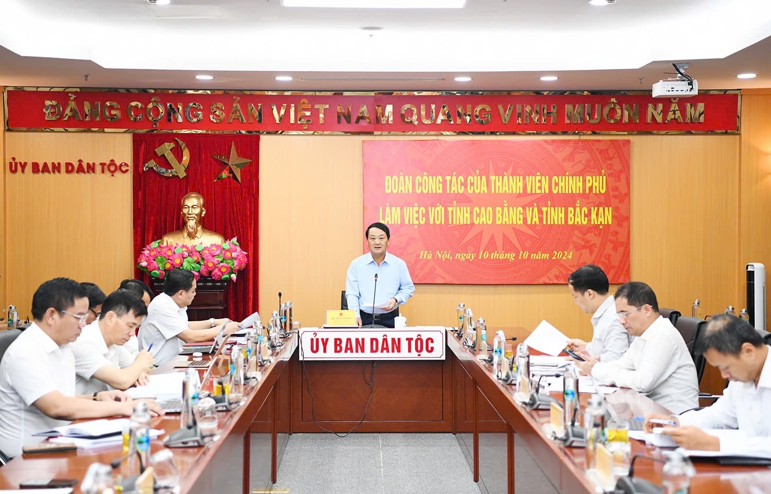 ộ trưởng, Chủ nhiệm Ủy ban Dân tộc Hầu A Lềnh ghi nhận, biểu dương những kết quả đạt được trong phát triển kinh tế - xã hội, chăm lo cho đời sống Nhân dân ộ trưởng, Chủ nhiệm Ủy ban Dân tộc Hầu A Lềnh ghi nhận, biểu dương những kết quả đạt được trong phát triển kinh tế - xã hội, chăm lo cho đời sống Nhân dân