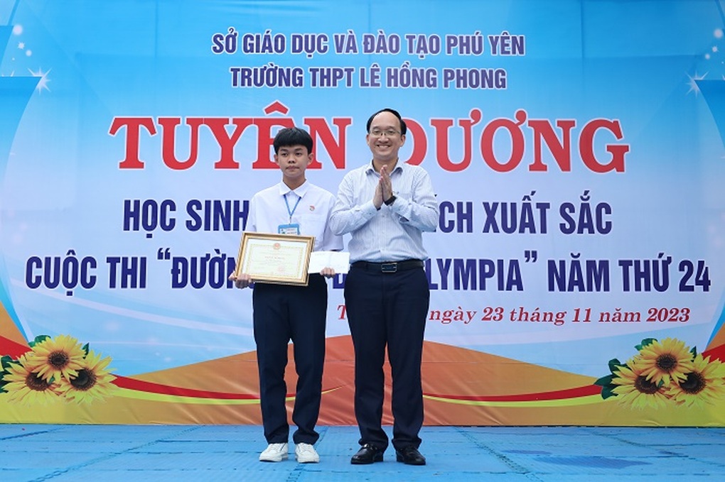 Bốn ứng viên đỉnh của chóp tranh tài chung kết năm Đường lên đỉnh Olympia - 1 Bốn ứng viên đỉnh của chóp tranh tài chung kết năm Đường lên đỉnh Olympia - 1