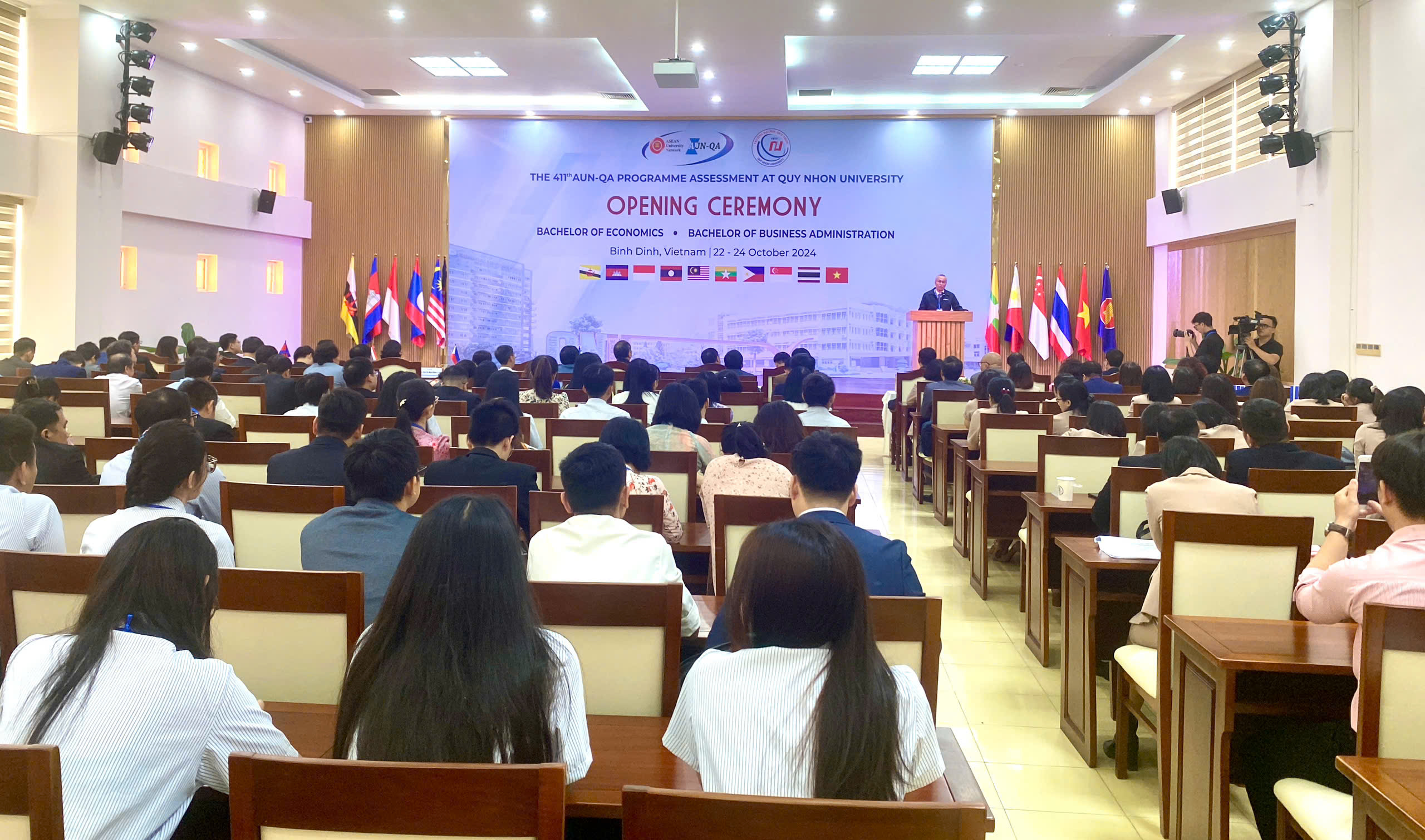 Các chuyên gia nước ngoài đánh giá chương trình đào tạo Trường ĐH Quy Nhơn- Ảnh 1. Các chuyên gia nước ngoài đánh giá chương trình đào tạo Trường ĐH Quy Nhơn- Ảnh 1.
