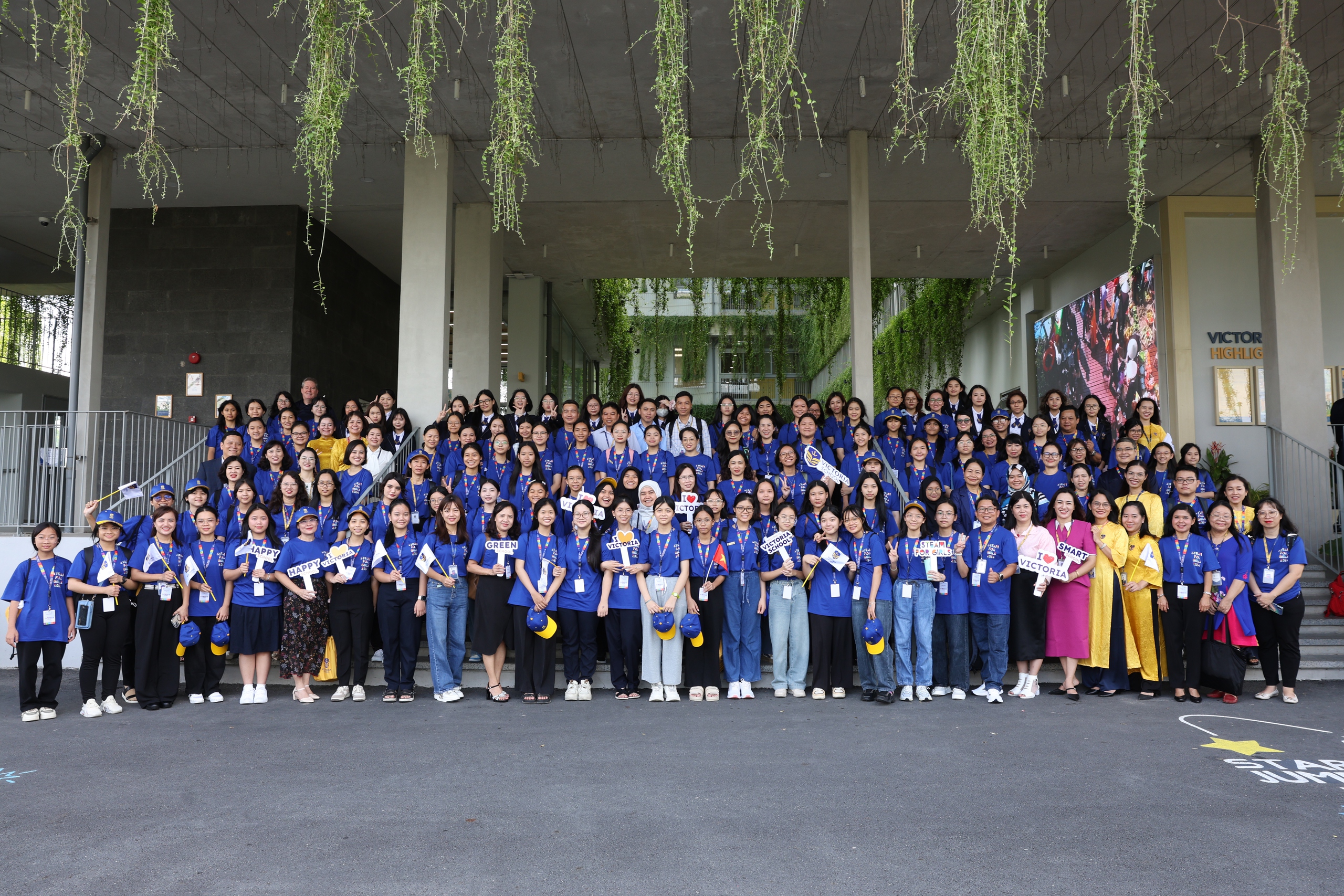 Các thí sinh 'STEAM For Girls' sẵn sàng cho hành trình khám phá và sáng tạo- Ảnh 1. Các thí sinh 'STEAM For Girls' sẵn sàng cho hành trình khám phá và sáng tạo- Ảnh 1.