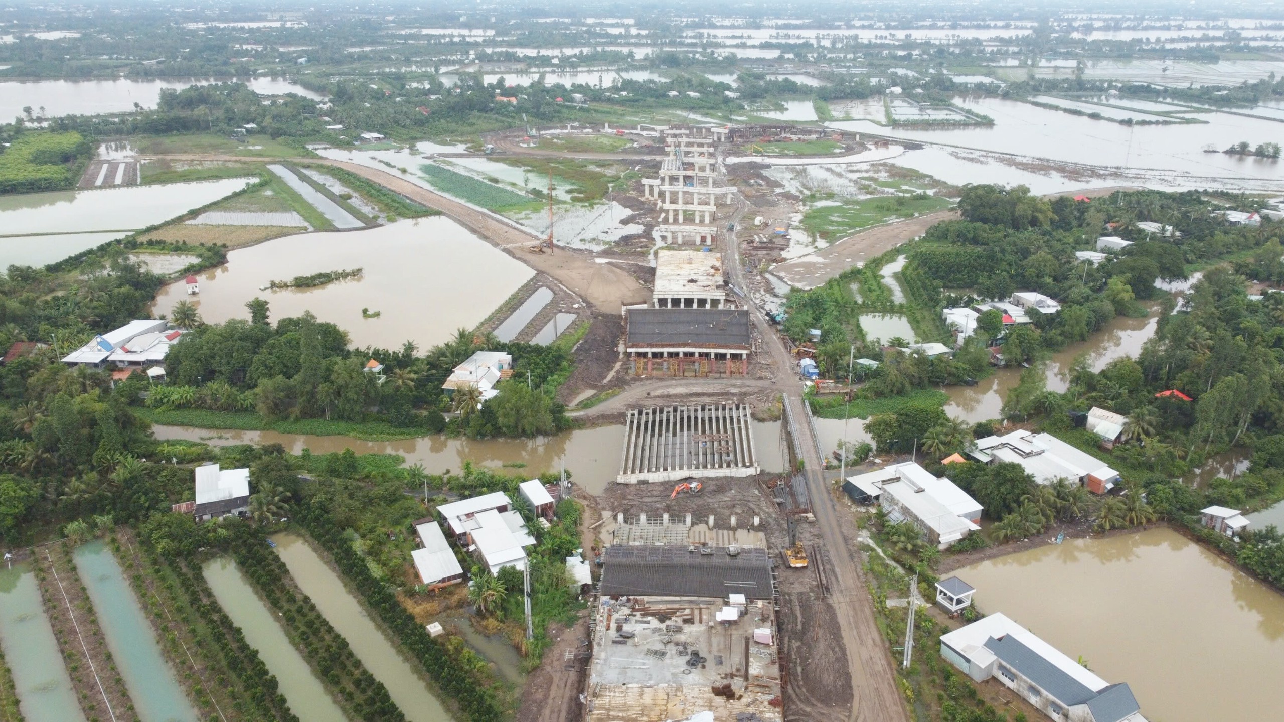 Cao tốc Cao Lãnh - An Hữu: Tháng 11 hoàn thành đoạn dầm sàn duy nhất- Ảnh 1. Cao tốc Cao Lãnh - An Hữu: Tháng 11 hoàn thành đoạn dầm sàn duy nhất- Ảnh 1.