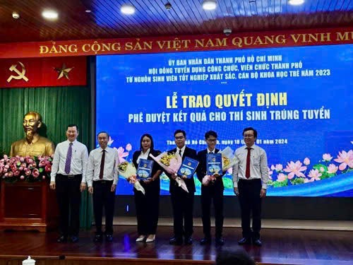 TPHCM: Chỉ 2 thí sinh trúng tuyển viên chức từ nguồn sinh viên xuất sắc năm 2024 ảnh 1