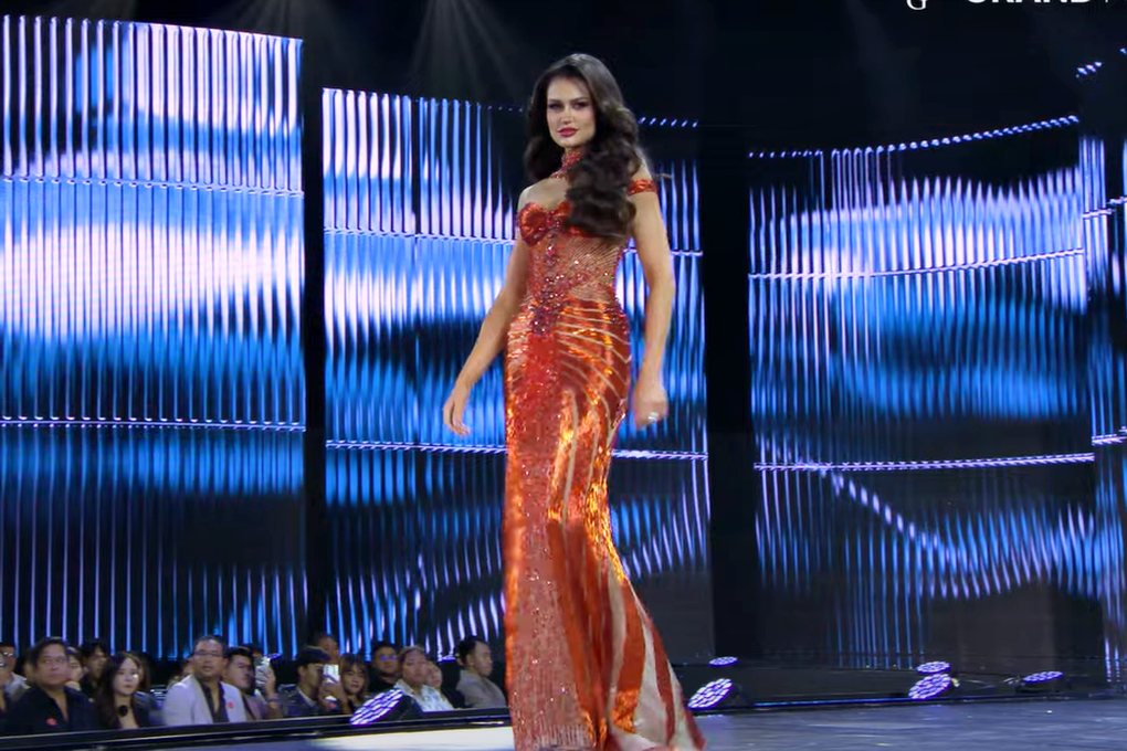 Chiếc đầm bó sát giúp mỹ nhân Tây Ban Nha tỏa sáng ở bán kết Miss Grand - 1 Chiếc đầm bó sát giúp mỹ nhân Tây Ban Nha tỏa sáng ở bán kết Miss Grand - 1
