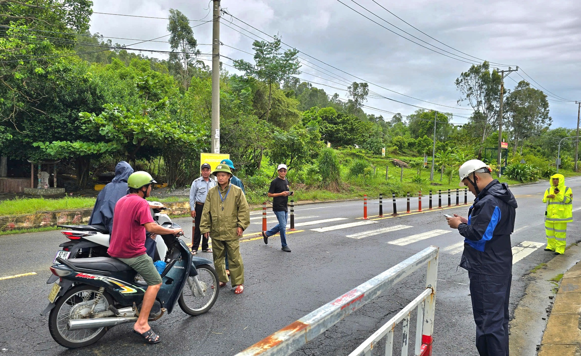 Bão Trami: Chủ tịch Đà Nẵng yêu cầu người dân hạn chế ra khỏi nhà- Ảnh 1. Bão Trami: Chủ tịch Đà Nẵng yêu cầu người dân hạn chế ra khỏi nhà- Ảnh 1.