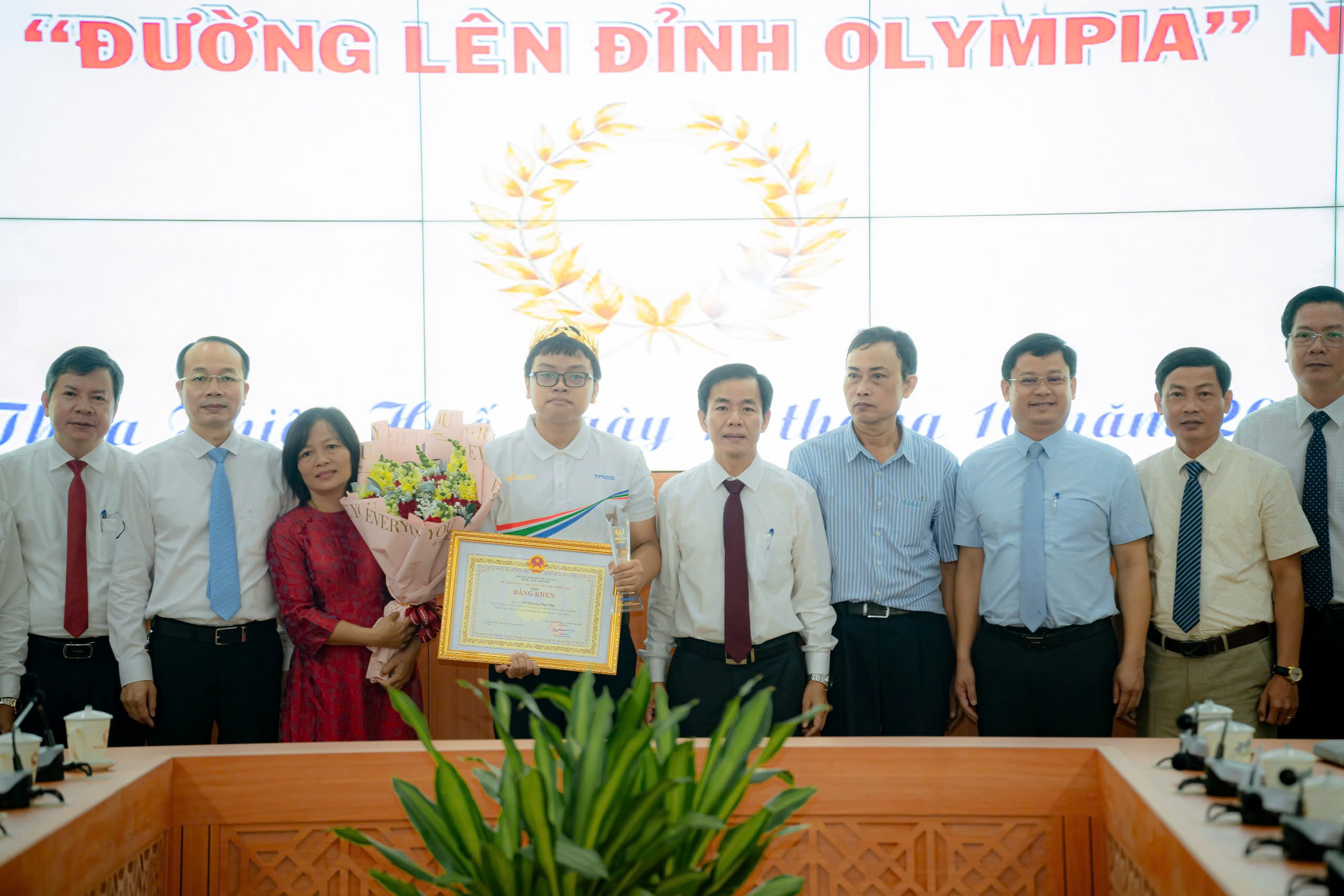 Chủ tịch Thừa Thiên Huế nói gì về Võ Quang Phú Đức- nhà vô định Đường lên đỉnh Olympia 2024?- Ảnh 1. Chủ tịch Thừa Thiên Huế nói gì về Võ Quang Phú Đức- nhà vô định Đường lên đỉnh Olympia 2024?- Ảnh 1.