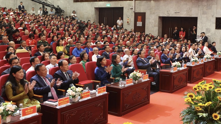 Các đại biểu tham dự hội nghị.