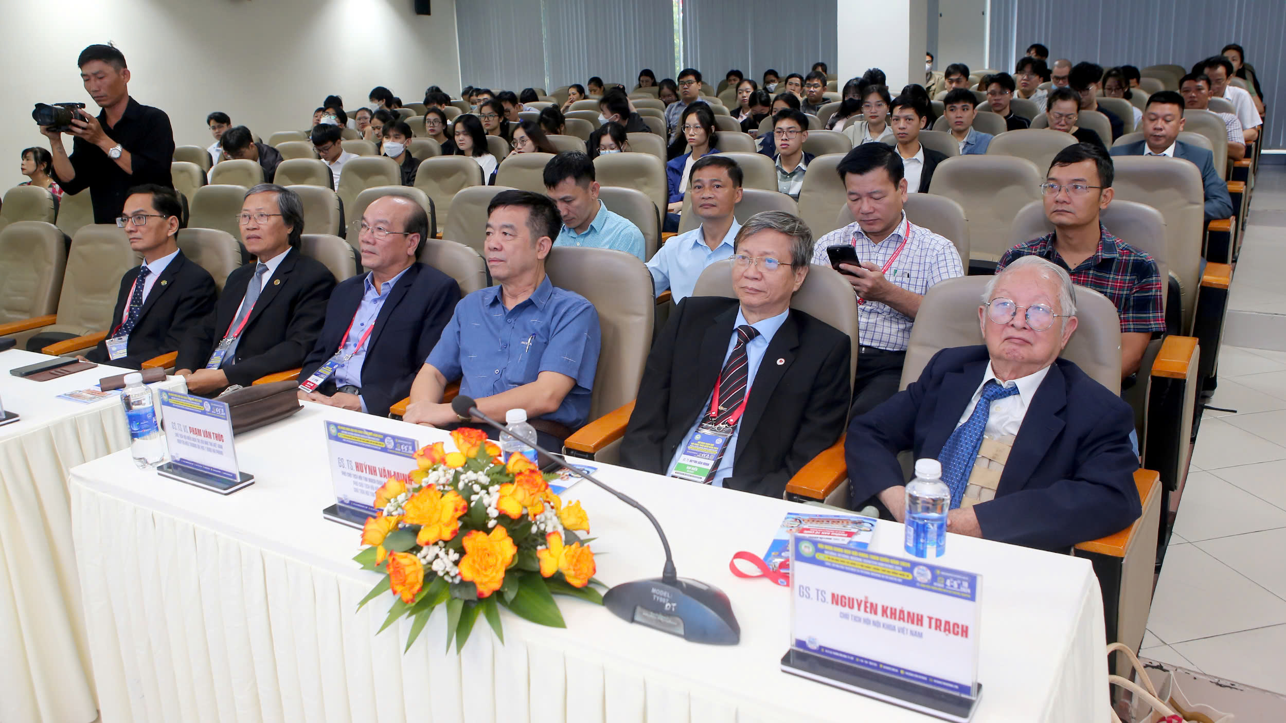 Chuyên gia đầu ngành chia sẻ ứng dụng AI trong điều trị nội khoa- Ảnh 1. Chuyên gia đầu ngành chia sẻ ứng dụng AI trong điều trị nội khoa- Ảnh 1.