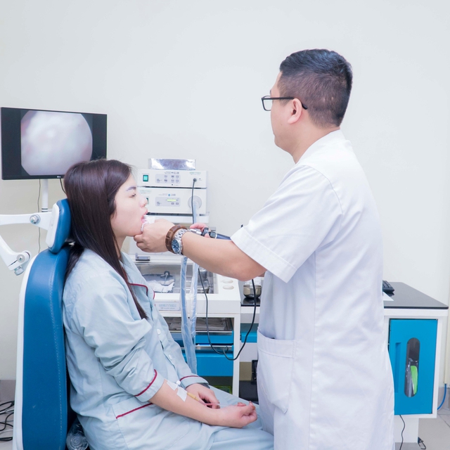 Cô gái 27 tuổi ở Phú Thọ bất ngờ phát hiện u dây thanh quản từ dấu hiệu rất nhiều người Việt bỏ qua - Ảnh 2. Cô gái 27 tuổi ở Phú Thọ bất ngờ phát hiện u dây thanh quản từ dấu hiệu rất nhiều người Việt bỏ qua - Ảnh 2.
