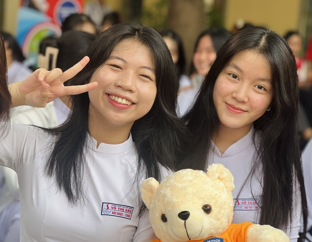 Cô giáo có 2 con thủ khoa: Mẹ làm nghề giáo, con có điều kiện hơn bạn bè - 1 Cô giáo có 2 con thủ khoa: Mẹ làm nghề giáo, con có điều kiện hơn bạn bè - 1