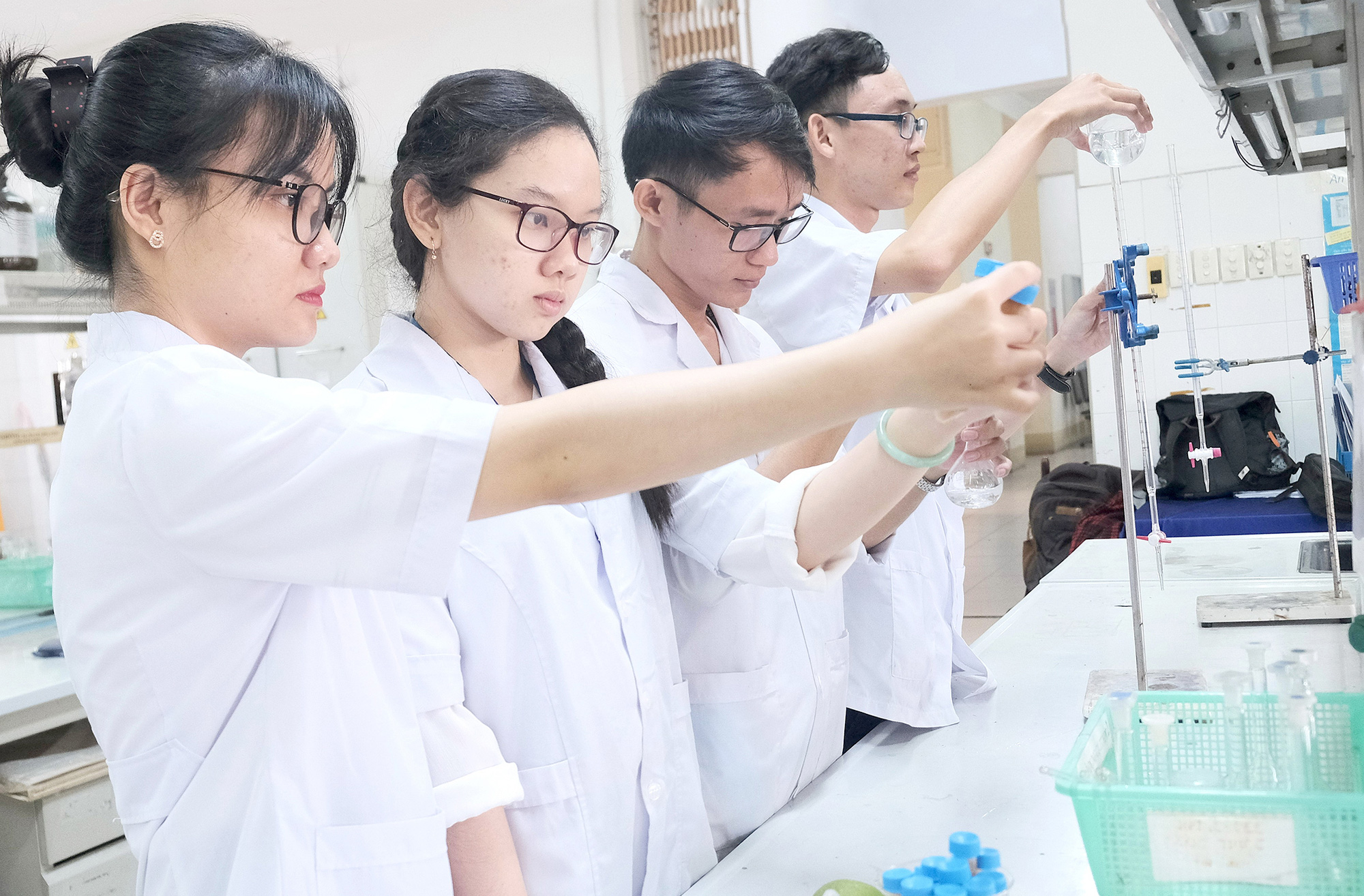 Có nên bỏ học theo đuổi đam mê? - Ảnh 1. Có nên bỏ học theo đuổi đam mê? - Ảnh 1.