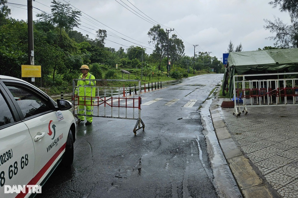 Đà Nẵng tạm dừng tắm biển, cấm đường lên bán đảo Sơn Trà từ chiều nay - 1 Đà Nẵng tạm dừng tắm biển, cấm đường lên bán đảo Sơn Trà từ chiều nay - 1