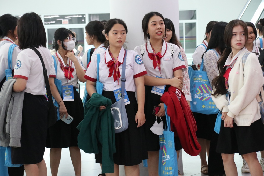 Đại học không nhàn, sinh viên choáng khi ngày nào cũng kiểm tra - 1 Đại học không nhàn, sinh viên choáng khi ngày nào cũng kiểm tra - 1