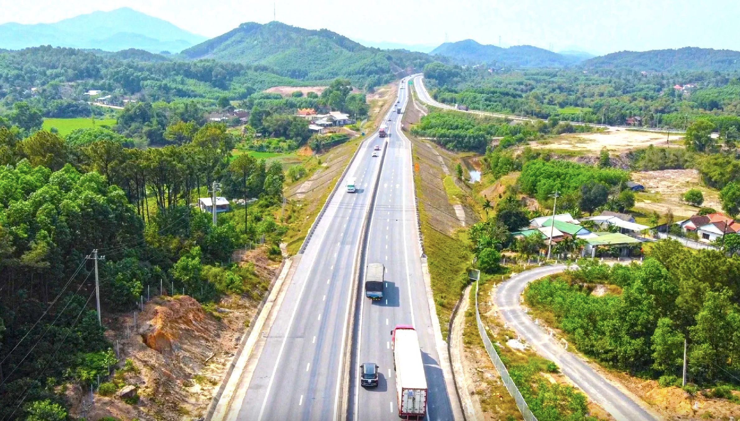 Đầu tư gần 6,5 nghìn tỷ đồng mở rộng cao tốc Cam Lộ - La Sơn- Ảnh 1. Đầu tư gần 6,5 nghìn tỷ đồng mở rộng cao tốc Cam Lộ - La Sơn- Ảnh 1.