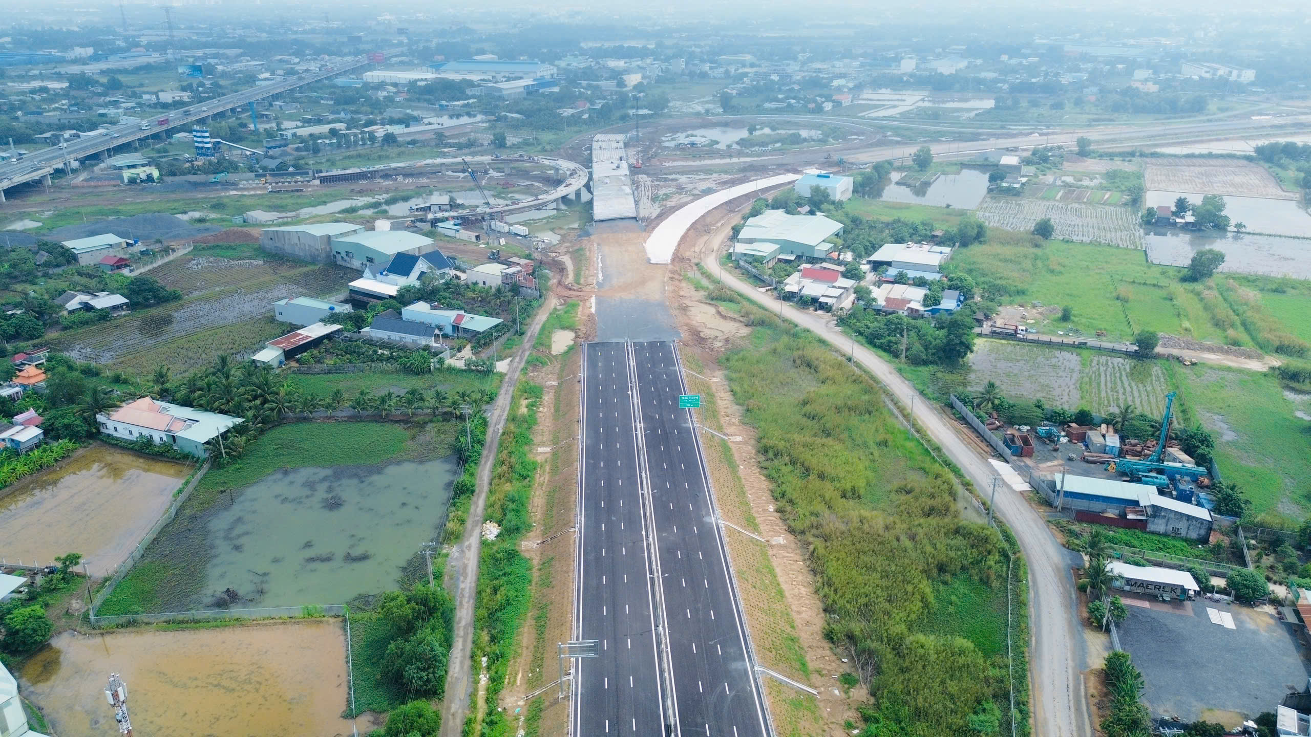 Đẩy nhanh kết nối hai tuyến cao tốc cửa ngõ TP.HCM- Ảnh 1. Đẩy nhanh kết nối hai tuyến cao tốc cửa ngõ TP.HCM- Ảnh 1.