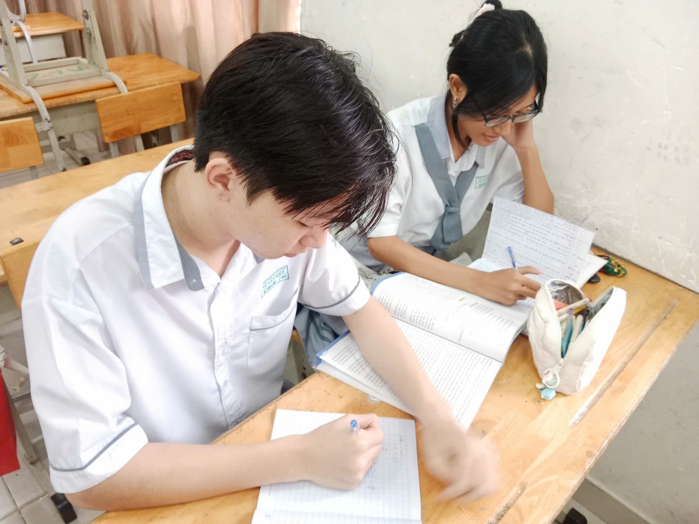 Đề văn lối sống phông bạt: Bài học về khoe quá đà, có thể bị bạo lực mạng - 2 Đề văn lối sống phông bạt: Bài học về khoe quá đà, có thể bị bạo lực mạng - 2