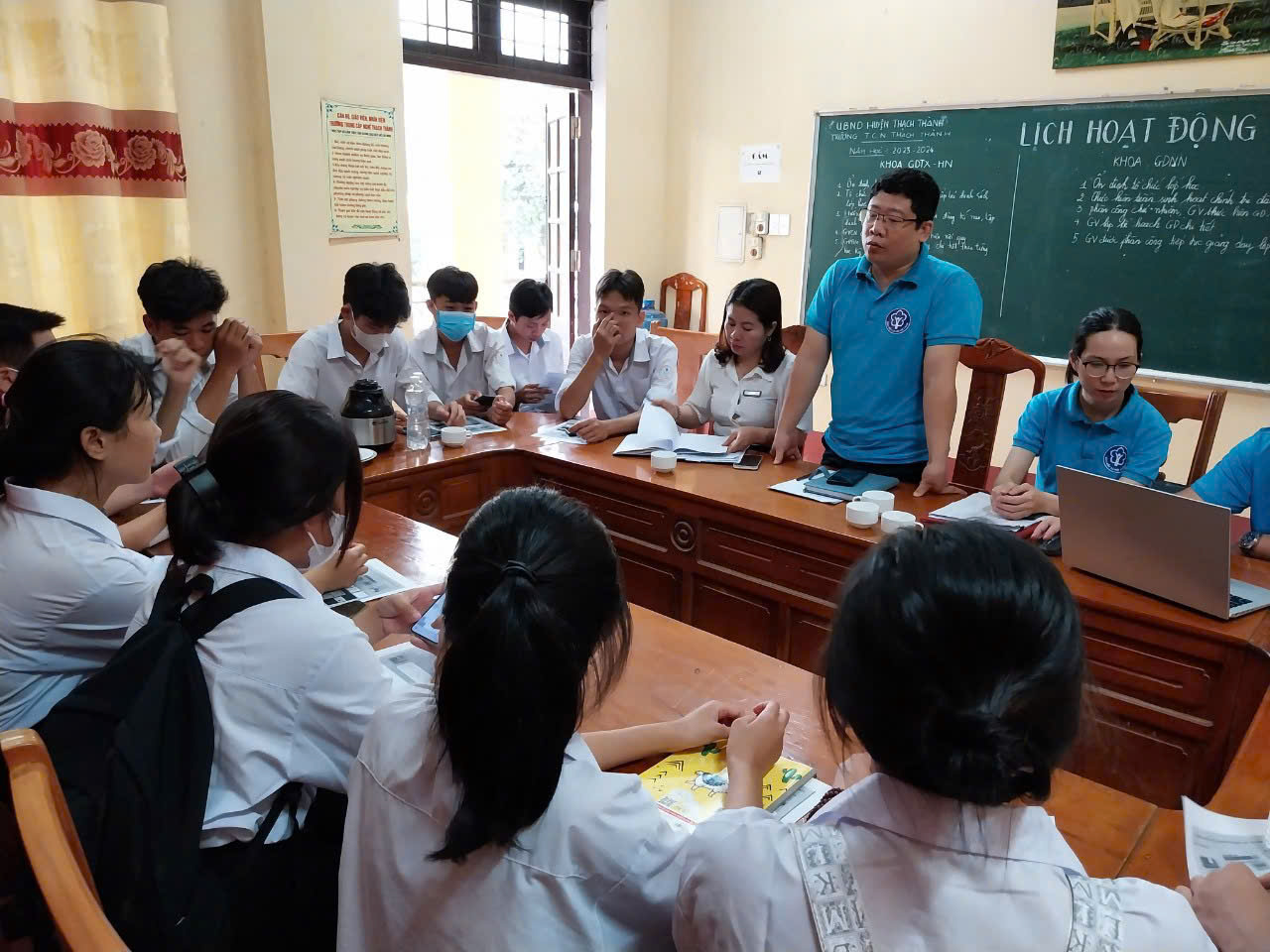 Đề xuất học sinh, sinh viên được lựa chọn hình thức đóng bảo hiểm y tế phù hợp- Ảnh 1. Đề xuất học sinh, sinh viên được lựa chọn hình thức đóng bảo hiểm y tế phù hợp- Ảnh 1.