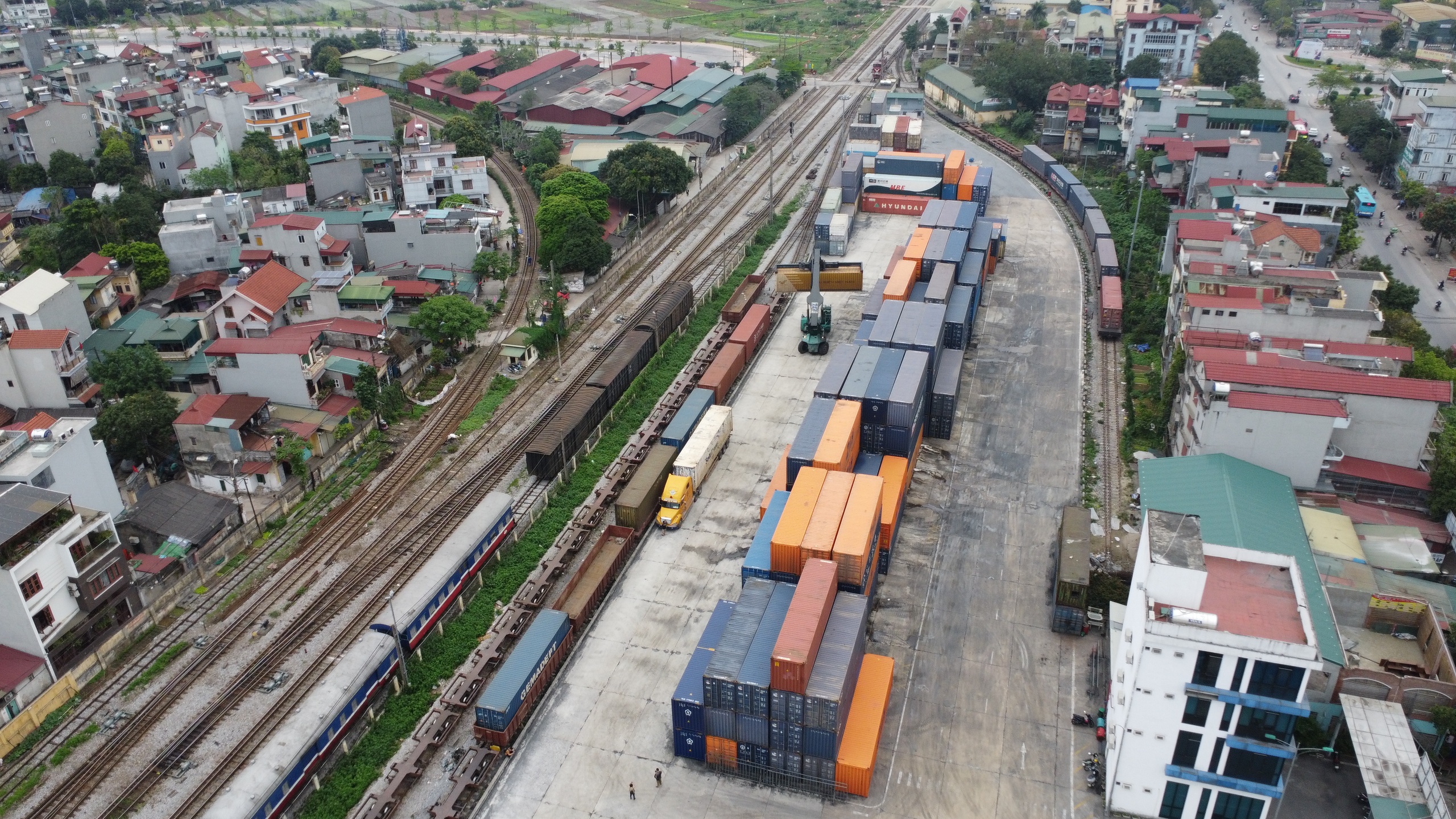 Đề xuất quy định khai thác đất phụ cận ga đường sắt, tạo nguồn lực mới- Ảnh 1. Đề xuất quy định khai thác đất phụ cận ga đường sắt, tạo nguồn lực mới- Ảnh 1.