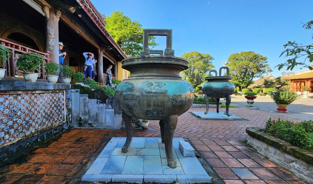 Đến Quần thể Di tích Cố đô Huế, khám phá loạt Bảo vật quốc gia quý giá - Ảnh 1. Đến Quần thể Di tích Cố đô Huế, khám phá loạt Bảo vật quốc gia quý giá - Ảnh 1.