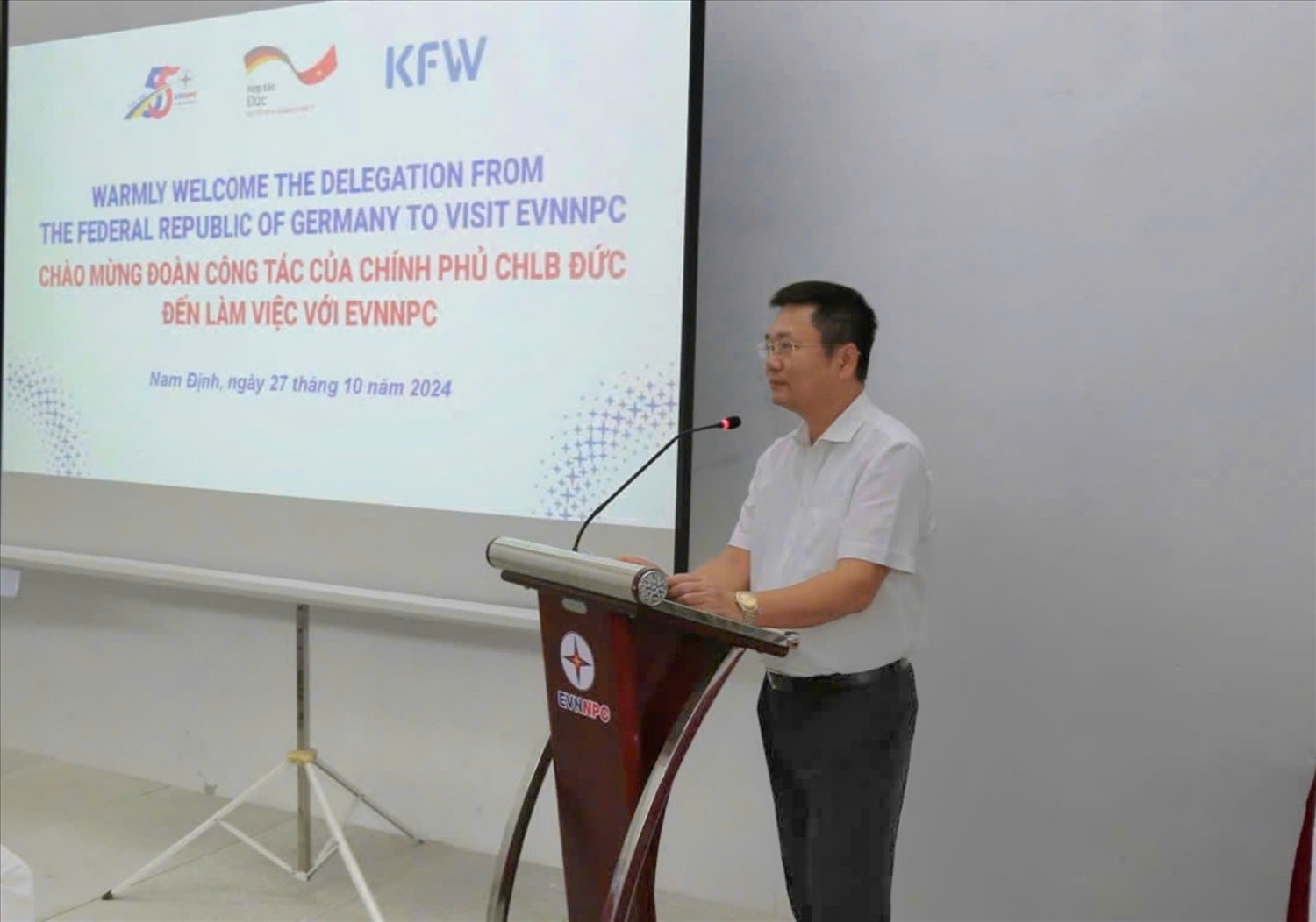 Ông Trần Minh Dũng - Phó Tổng Giám đốc EVNNPC phát biểu tại buổi làm việc Ông Trần Minh Dũng, Phó Tổng Giám đốc EVNNPC phát biểu tại buổi làm việc