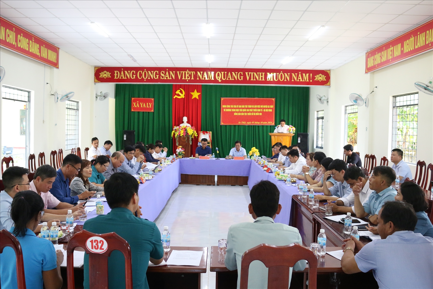 Quang cảnh buổi làm việc Quang cảnh buổi làm việc
