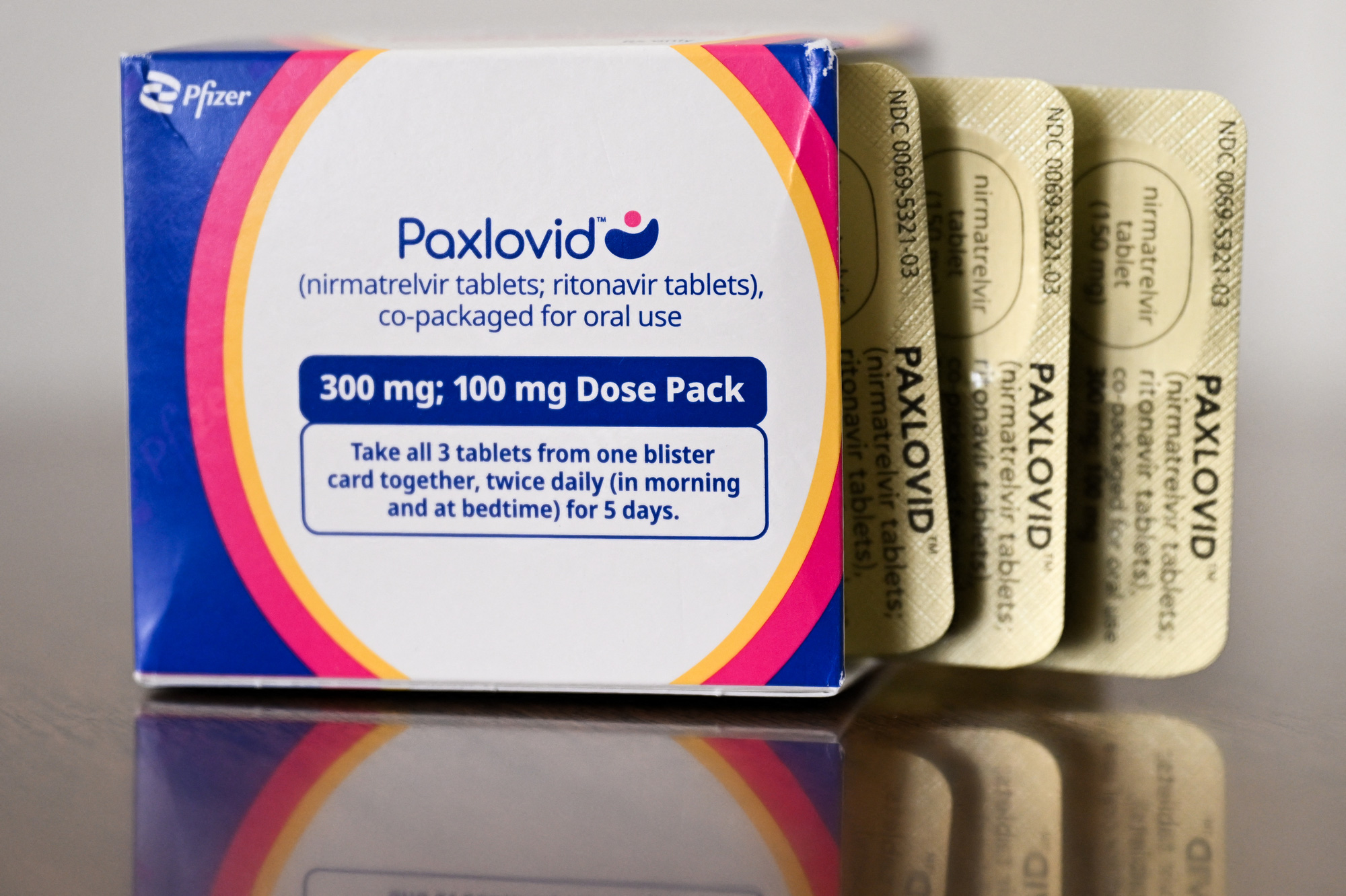 Doanh thu Pfizer tăng vọt nhờ thuốc điều trị COVID-19 - Ảnh 1. Doanh thu Pfizer tăng vọt nhờ thuốc điều trị COVID-19 - Ảnh 1.