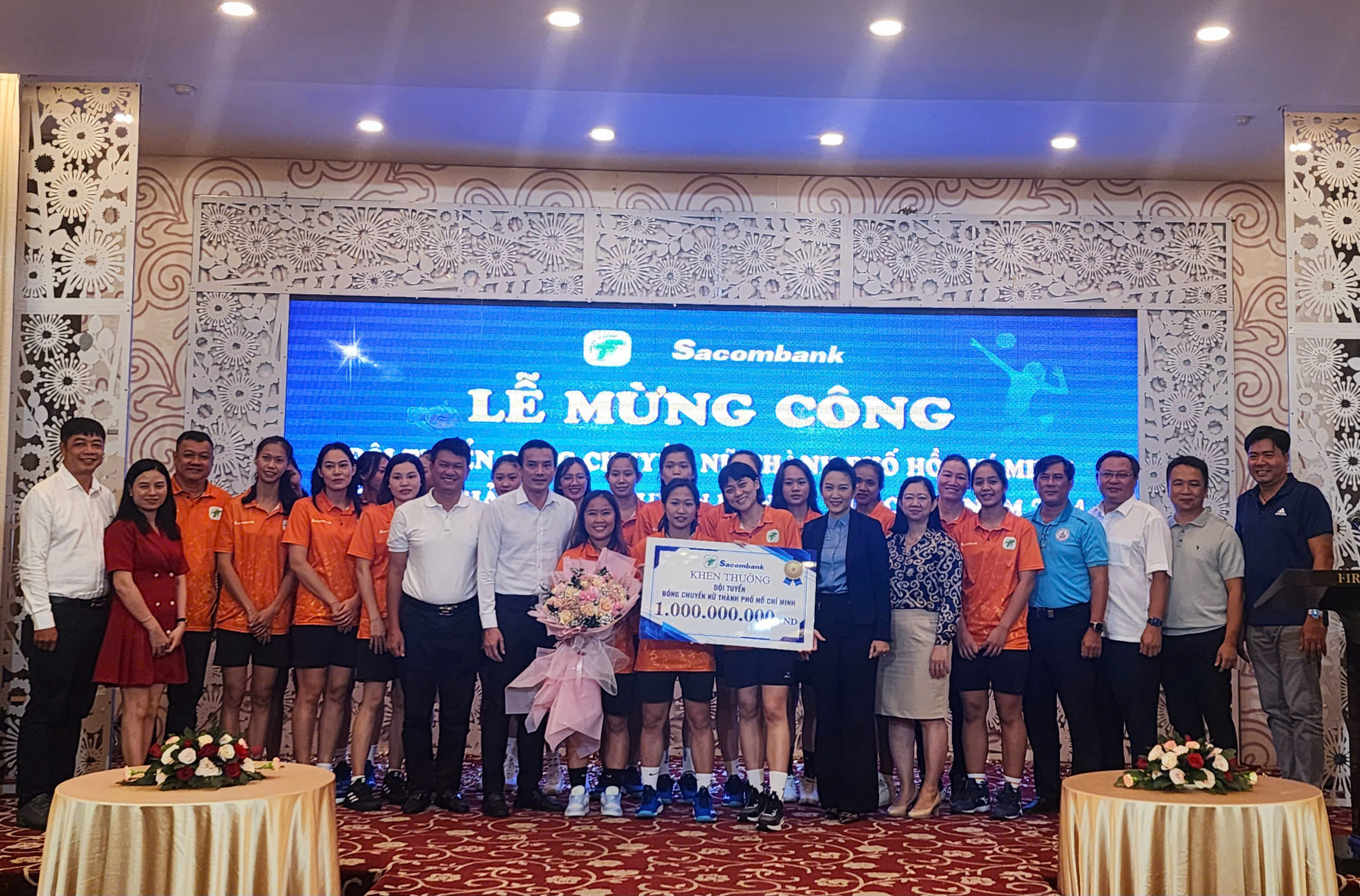 Đội bóng chuyền nữ TP.HCM được thưởng tiền tỉ sau khi thăng hạng- Ảnh 1. Đội bóng chuyền nữ TP.HCM được thưởng tiền tỉ sau khi thăng hạng- Ảnh 1.