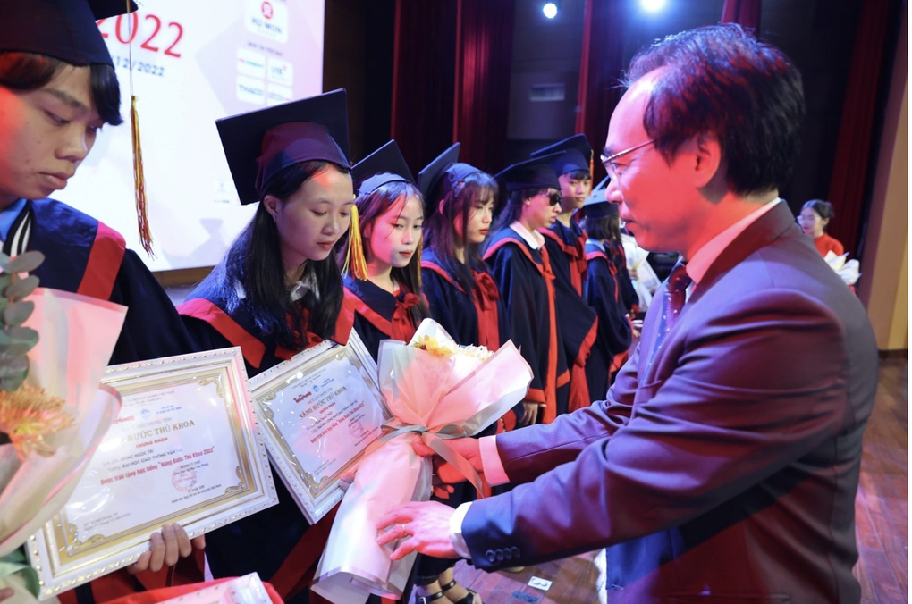 Dự kiến cấp học bổng cho sinh viên tại chức như chính quy - 1 Dự kiến cấp học bổng cho sinh viên tại chức như chính quy - 1