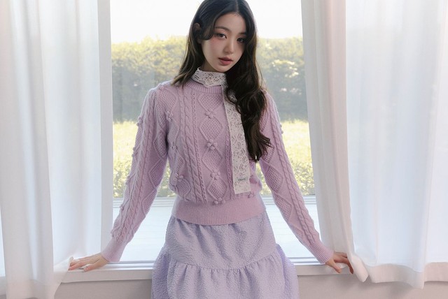 Fan mê mệt với kiểu áo len mùa lạnh của Jang Won Young- Ảnh 1. Fan mê mệt với kiểu áo len mùa lạnh của Jang Won Young- Ảnh 1.