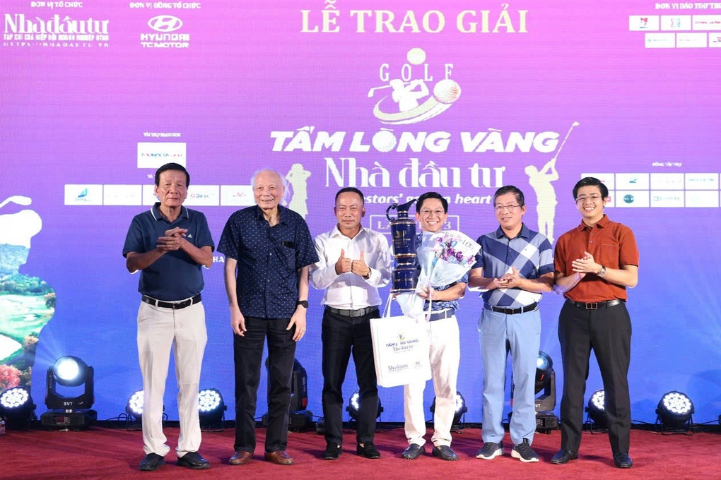 Giải golf Tấm lòng vàng nhà đầu tư kêu gọi được 500 triệu đồng từ thiện - 1 Giải golf Tấm lòng vàng nhà đầu tư kêu gọi được 500 triệu đồng từ thiện - 1